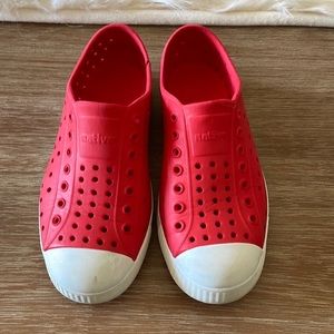 Native shoes red